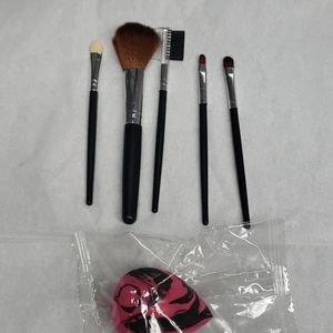 Make up brushes  with sponge